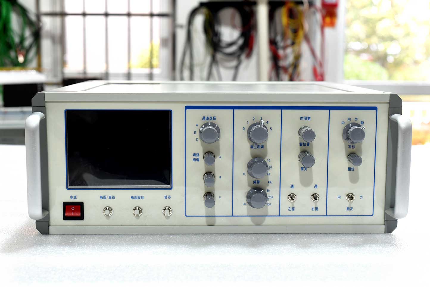 局放检测仪正视图.jpg